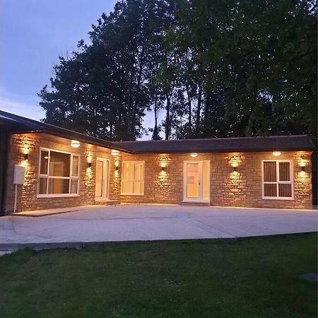 Luxury Five Star Cottage One Tantobie Экстерьер фото