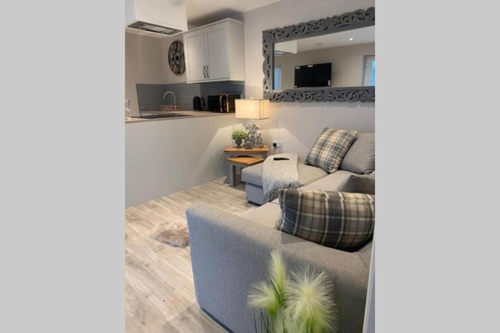 Luxury Five Star Cottage One Tantobie Экстерьер фото