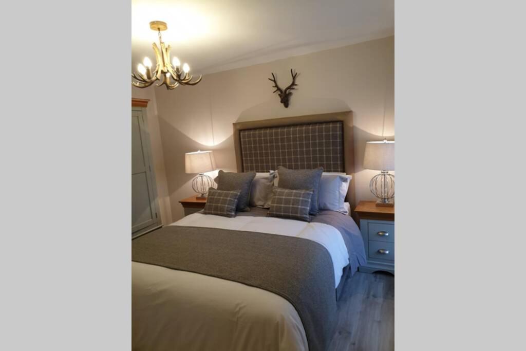 Luxury Five Star Cottage One Tantobie Экстерьер фото